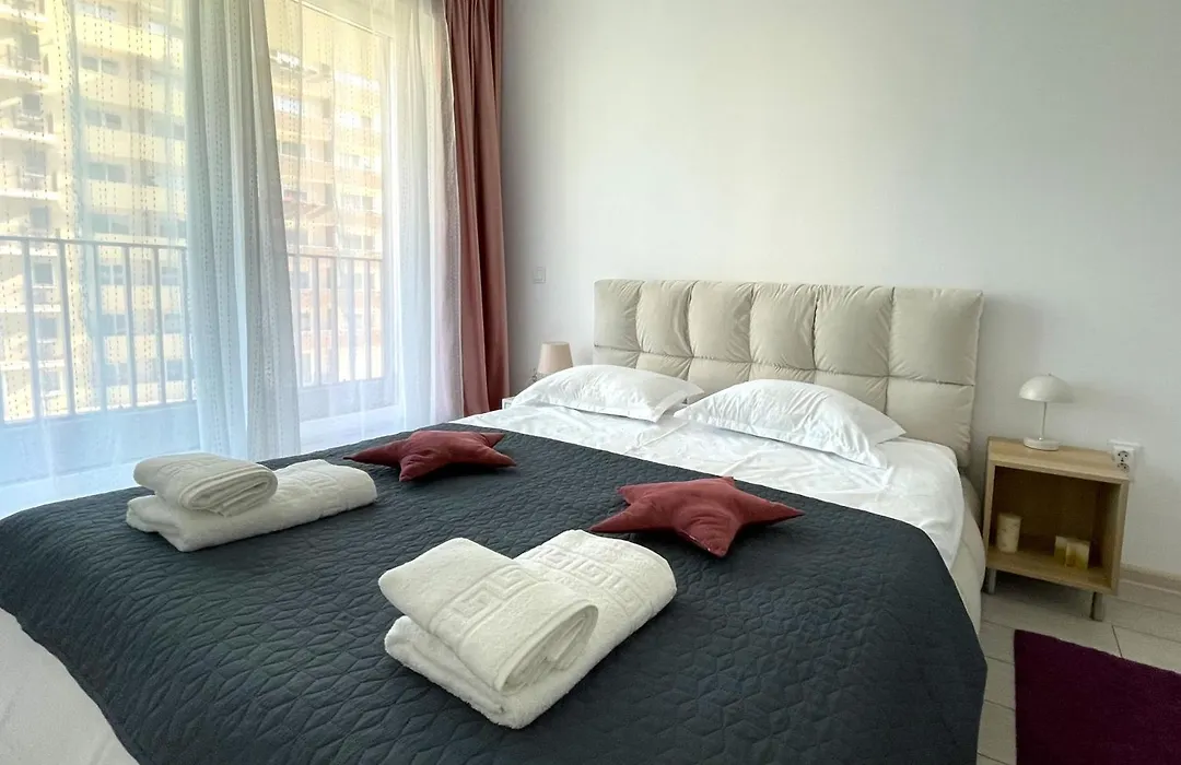 Good Vibes Apartment-1